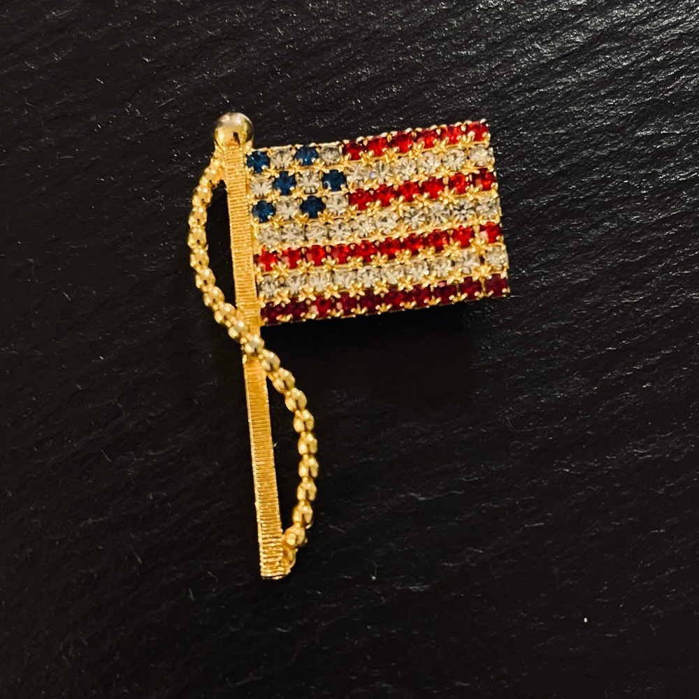 VTG USA American Flag Rhinestone Brooch Gold Tone